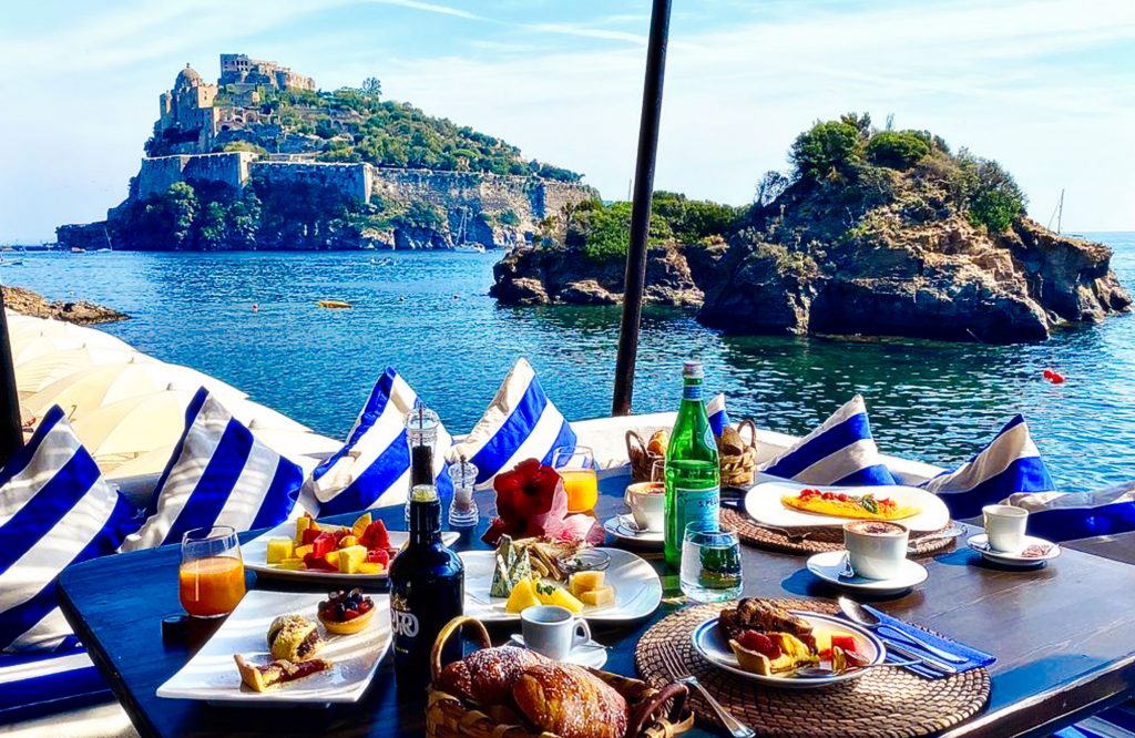 Colazione riva mare Ischia