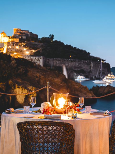Romantic Dreams Ischia, a cena sullo scoglio
