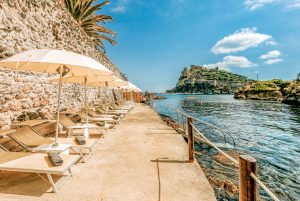 Il molo del Beach Club Giardino Eden